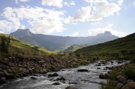 Royal Natal Park  by Darren Glanville