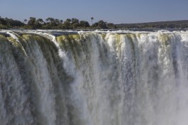 Victoria Falls  by Ninara