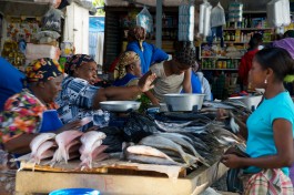 Maputo central market  by Ryan Kilpatrick