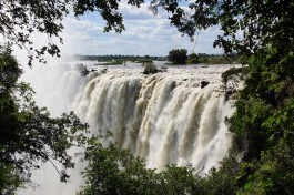 Victoria Falls  by Heribert Bechen 