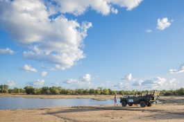  Wildlife viewing vehicle 