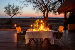 Thornybush lodge dining 