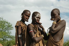 Mursi tribe girls 